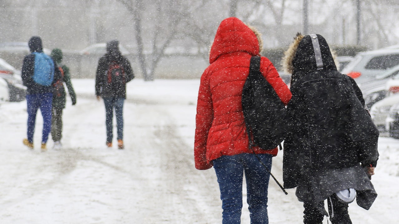 Wegen Schnee & Eisregen: Hier fällt in Bayern auch am Mittwoch (17.01.2024) die Schule aus