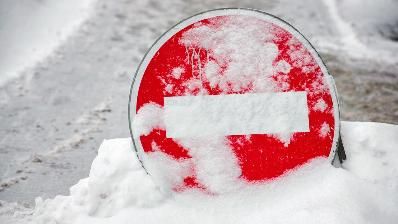 Gelten alle zugeschneiten Verkehrsschilder immer?