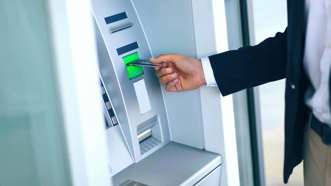 Bank, Automat, Supermarkt und Co.: Wo du in München kostenlos Geld abheben kannst