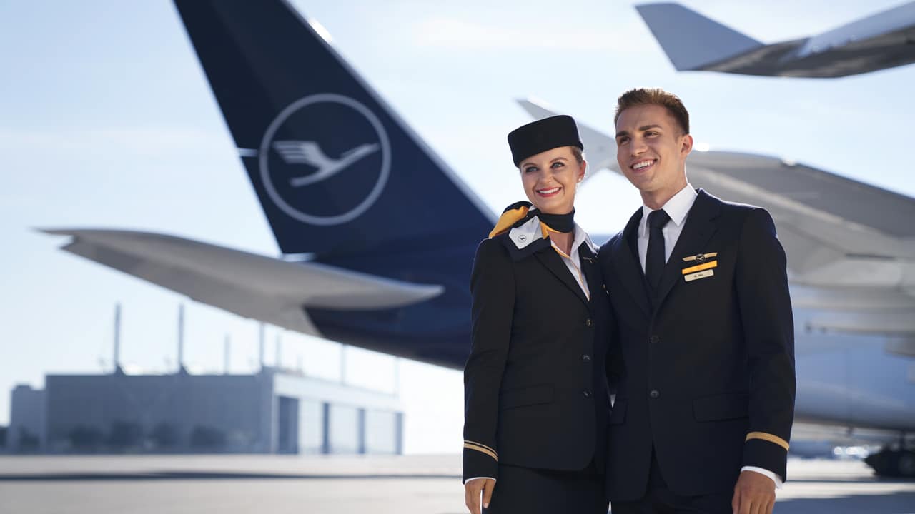 Mach Karriere in luftigen Höhen: Werde Flugbegleiter:in bei der Lufthansa