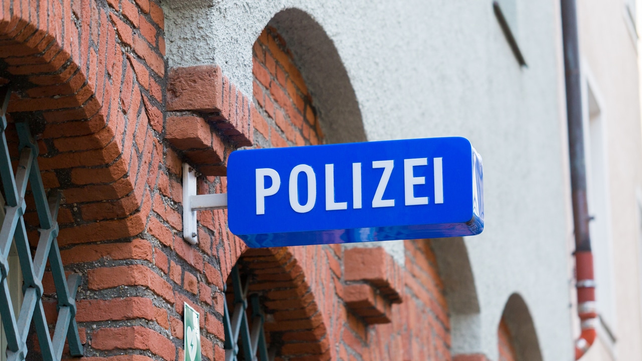 Zeugen gesucht nach Sachbeschädigung an Polizeiinspektion