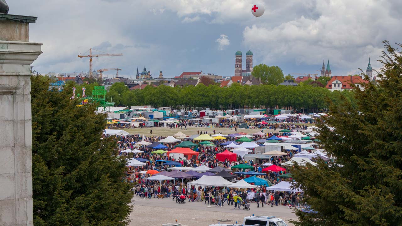 Riesenflohmarkt & Oldtimer-Treffen: Auf der Theresienwiese