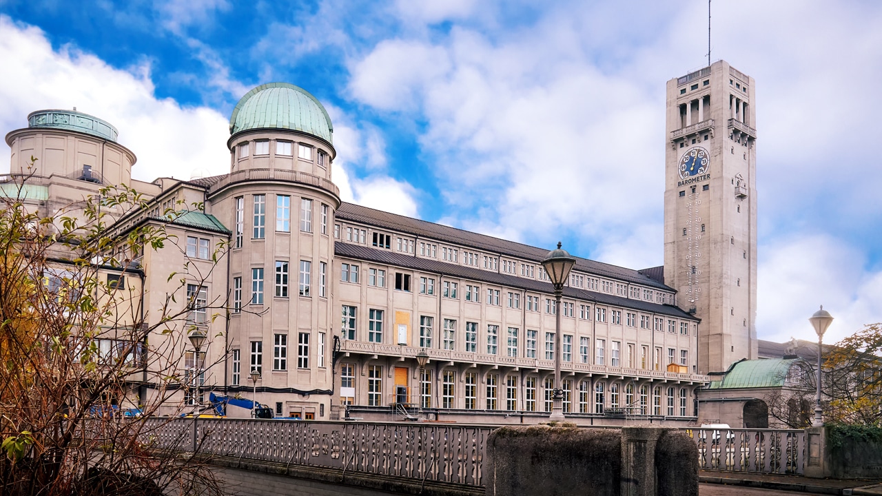 Gefahrenstoff ausgetreten: Feuerwehr Einsatz im Deutschen Museum