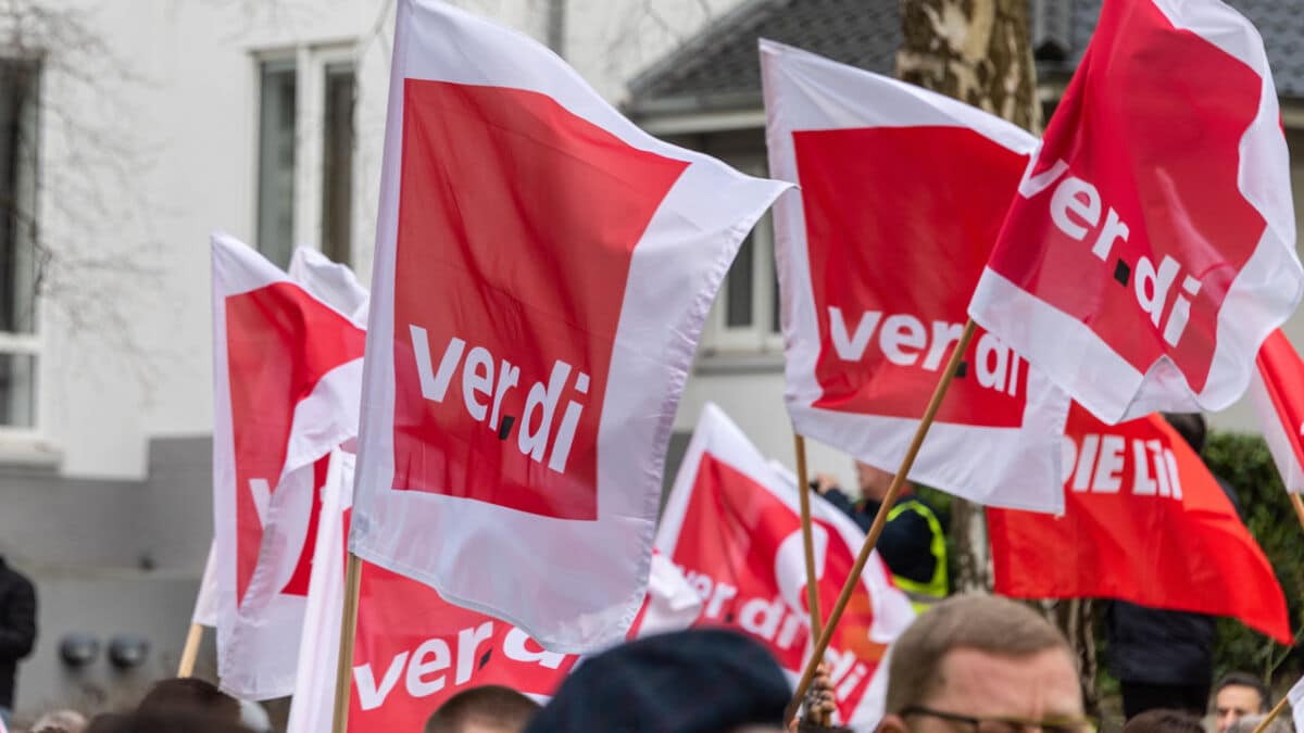Elegantes Verdi Streik Nurnberg Heute Bild
