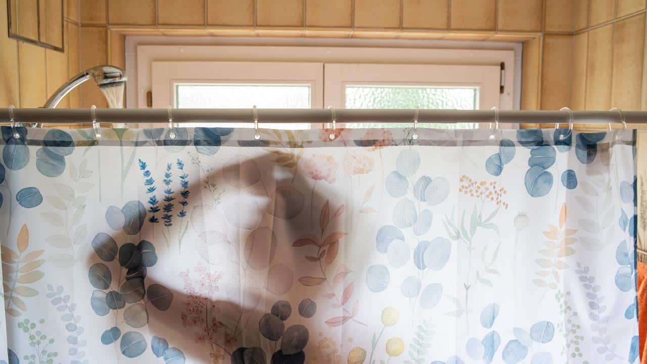 Verbreitete Angewohnheit: Ist unter der Dusche pinkeln gesund?