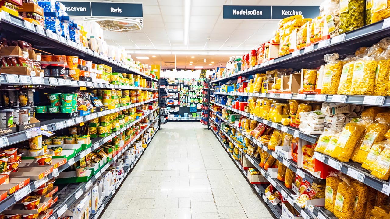 Discounter kündigen größte Preissenkung ihrer Geschichte an