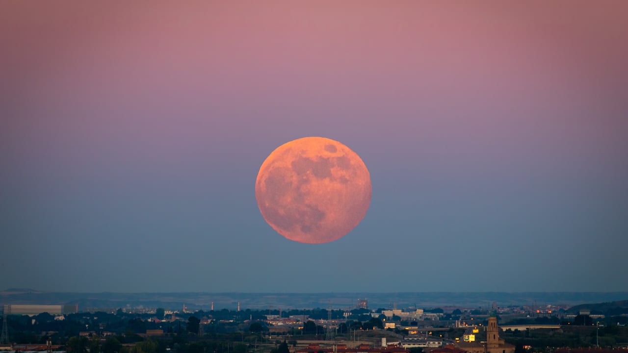 Erdbeermond über München – das steckt hinter dem seltenen Himmelsschauspiel