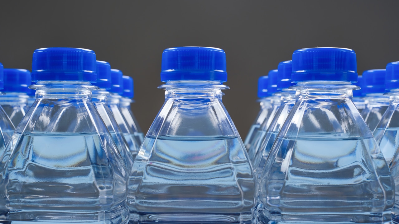Mineralwasser Rückruf: Es drohen Erbrechen und Durchfall
