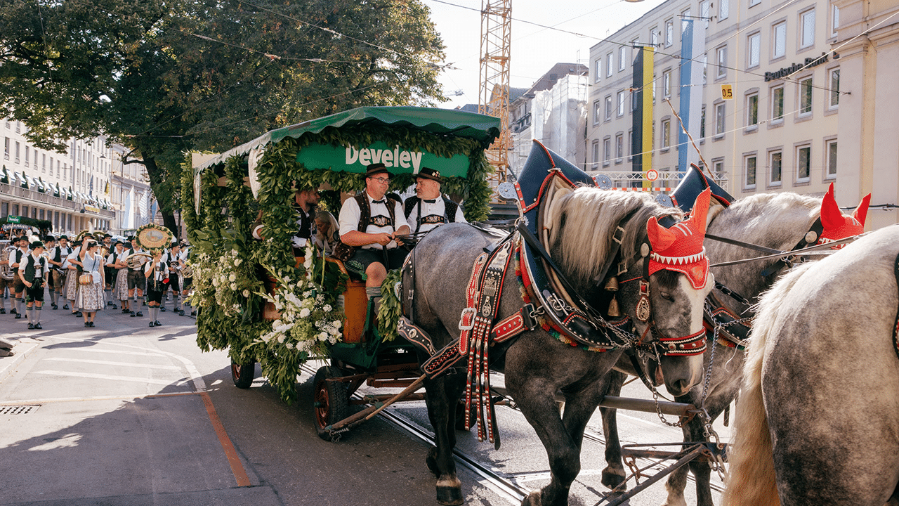 Gewinne exklusive Plätze auf der Develey Wiesnkutsche