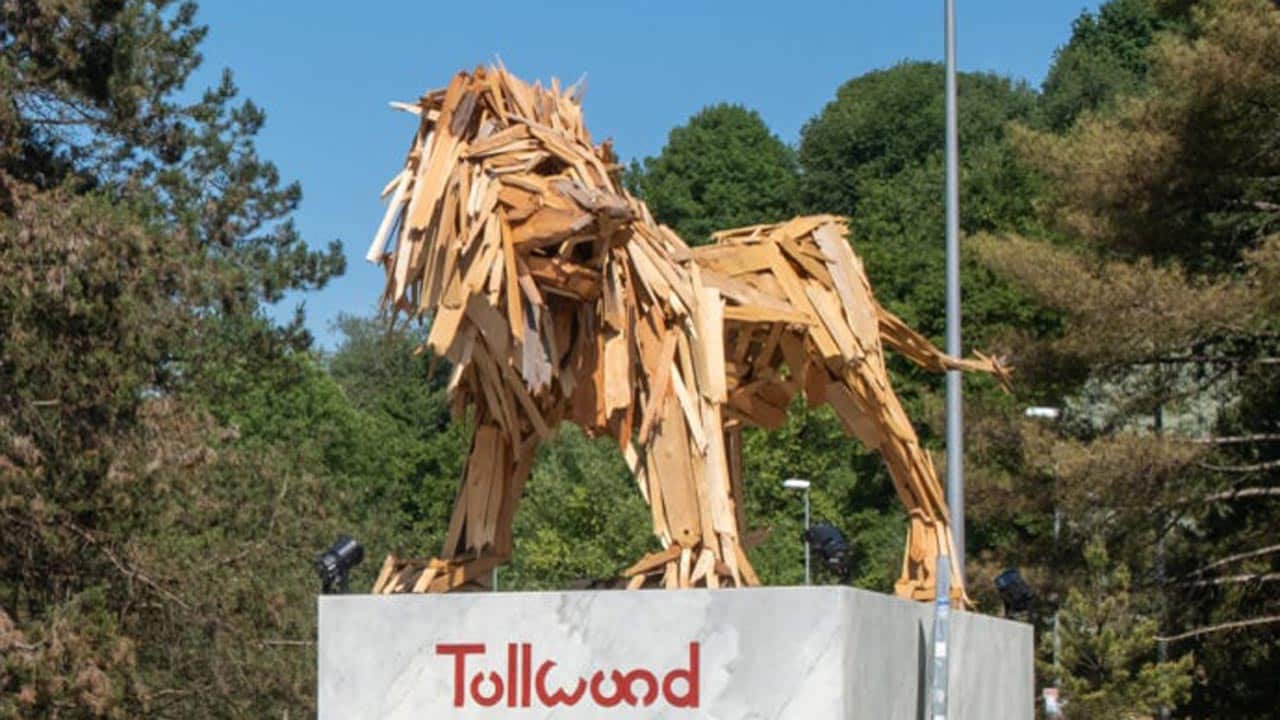 Tollwood Festival versteigert Löwenskulpturen für guten Zweck