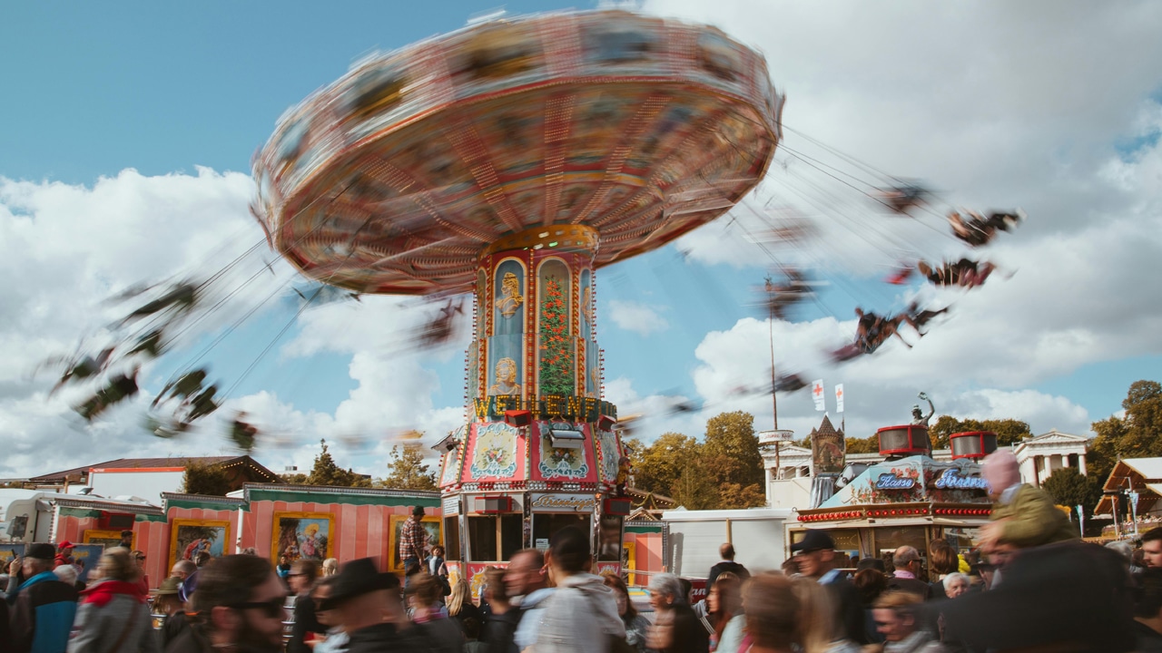 So kommt Ihr an Tische für die Wiesn 2026