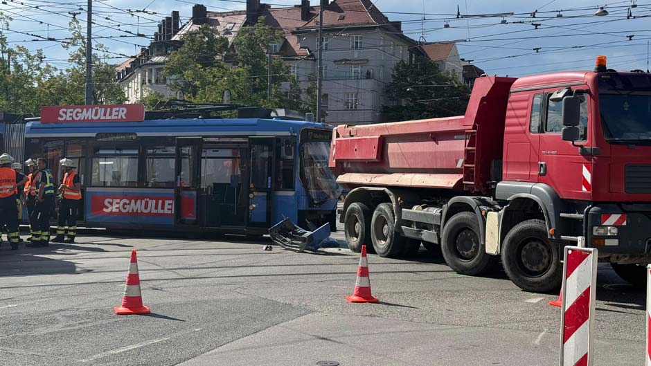 Schwerer Trambahnunfall mit LKW in München