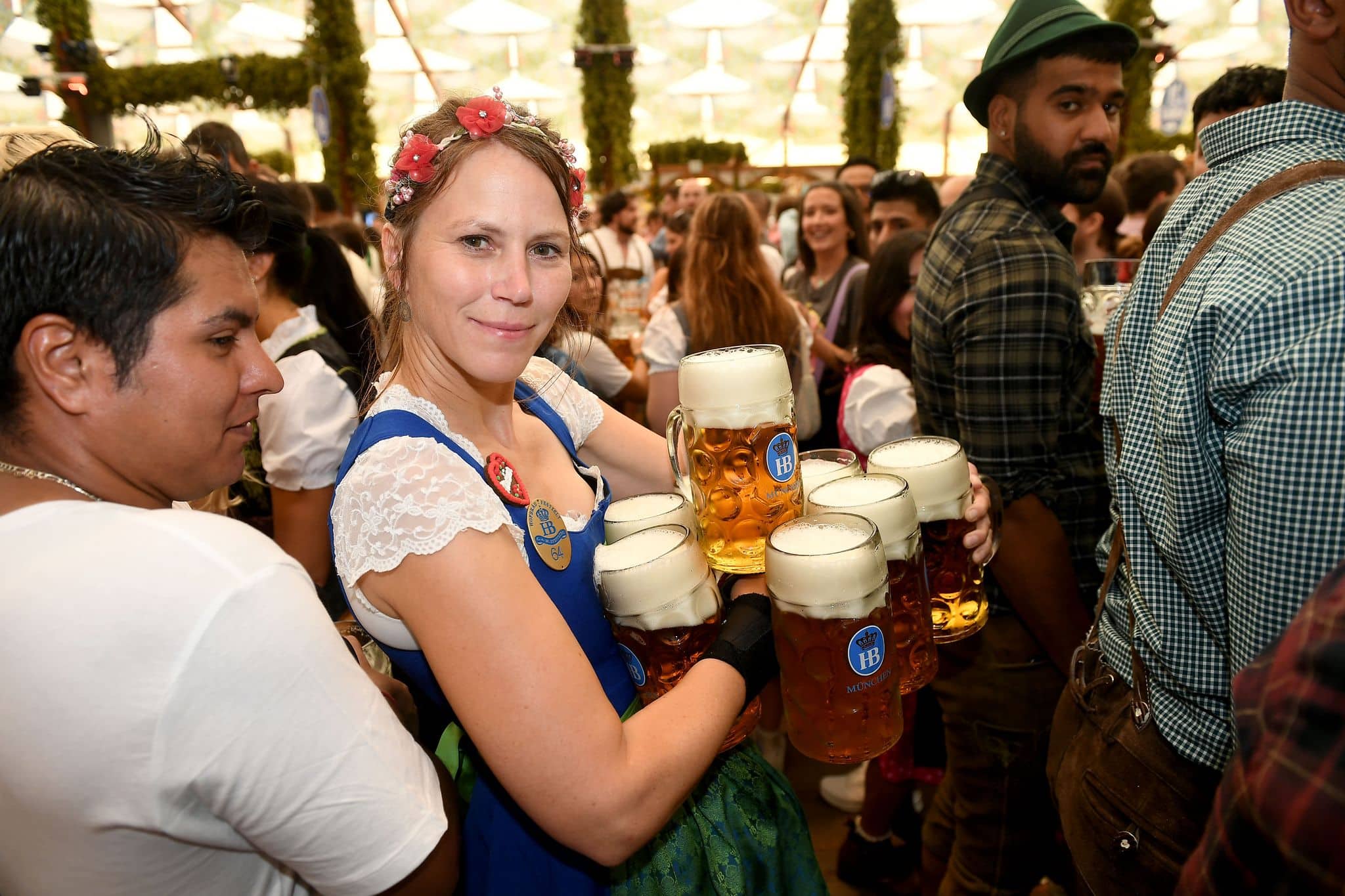 Eintritt statt teurem Bier? Debatte um Oktoberfest-Vorstoß