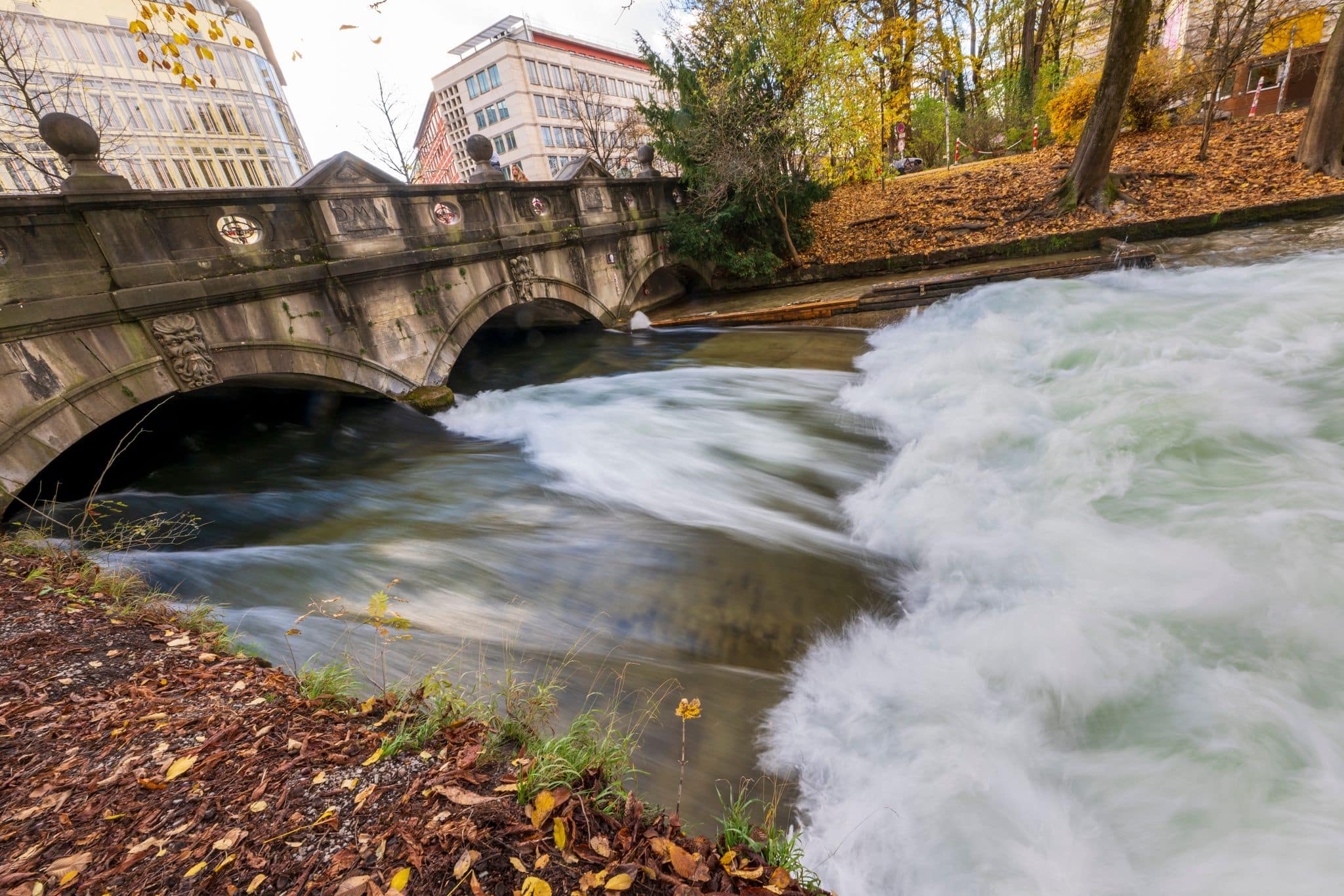 Surfer in Sorge: Eisbachwelle in München ist verschwunden