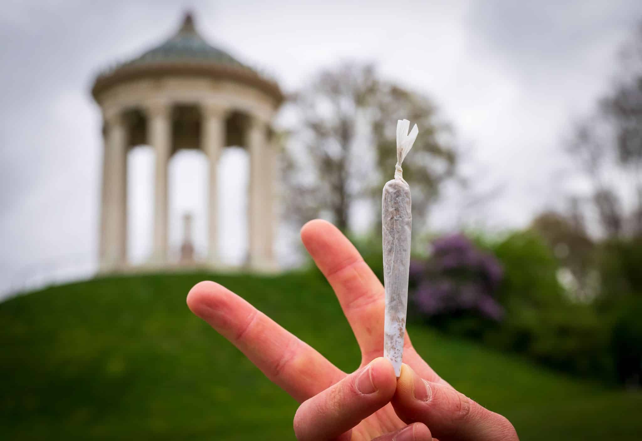 Gericht kippt Cannabis-Konsumverbot: Im Englischen Garten darf gekifft werden