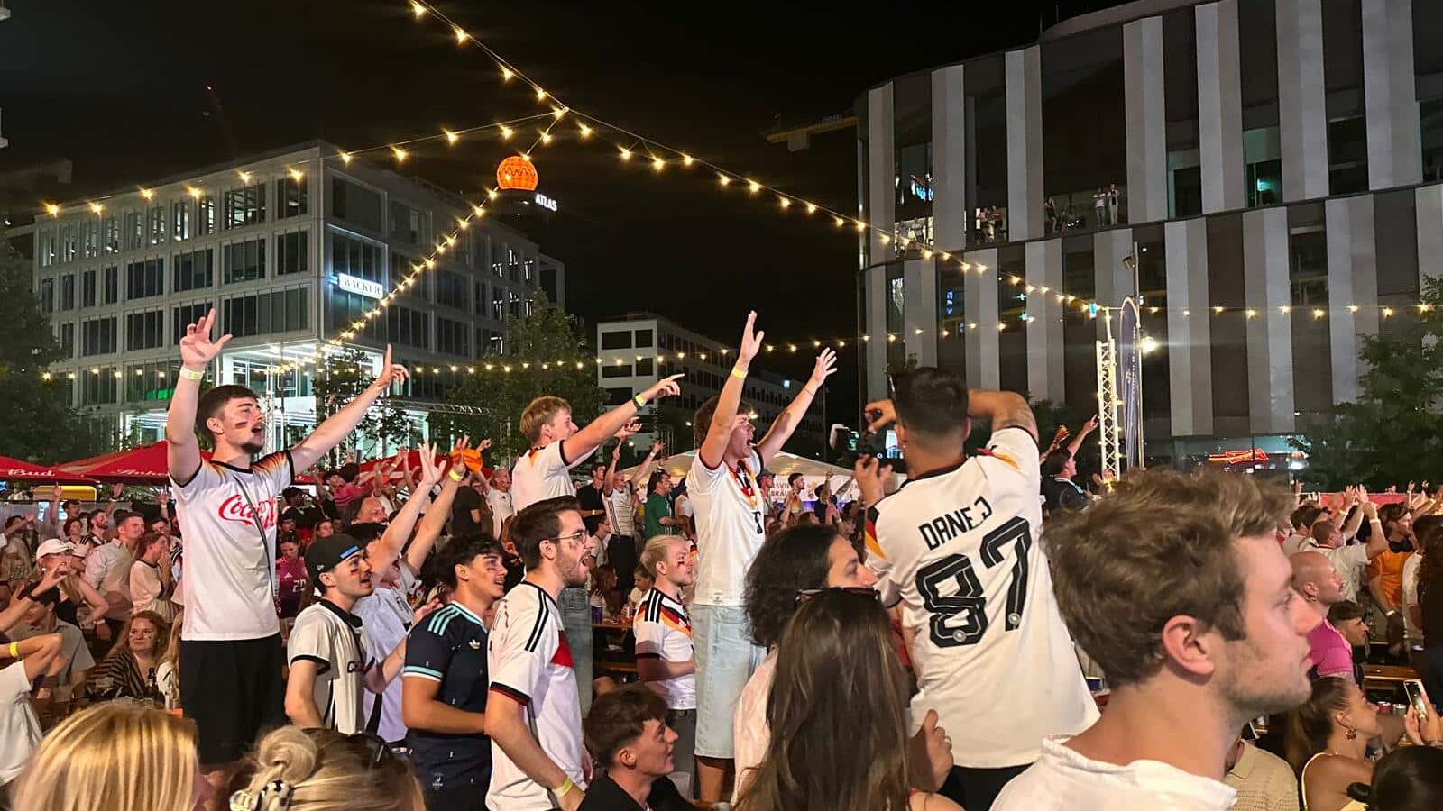 2:1 nach Rückstand: Deutschland zittert sich gegen Elfenbeinküste weiter