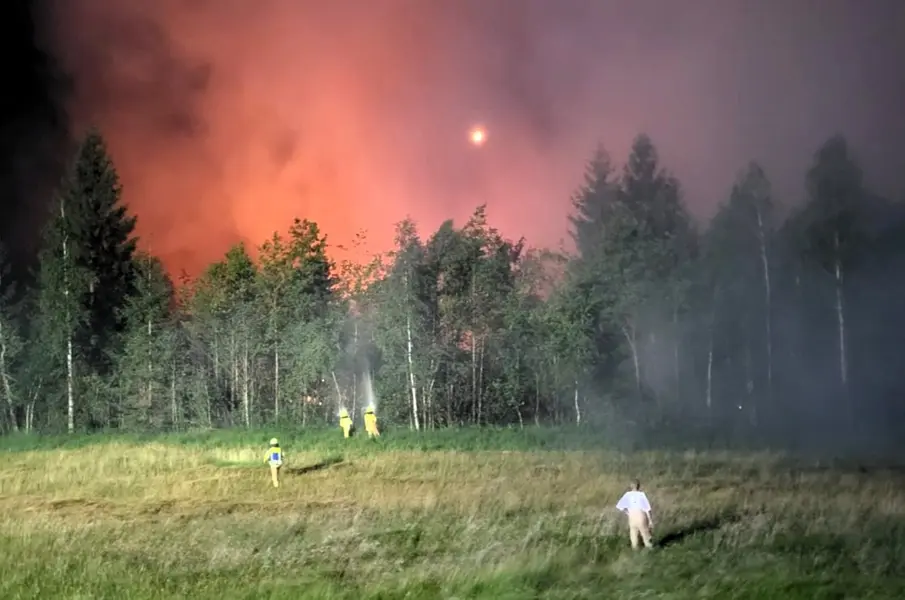 Waldbrand bei Übersee: 200 Einsatzkräfte kämpfen gegen Feuer nahe Damberg