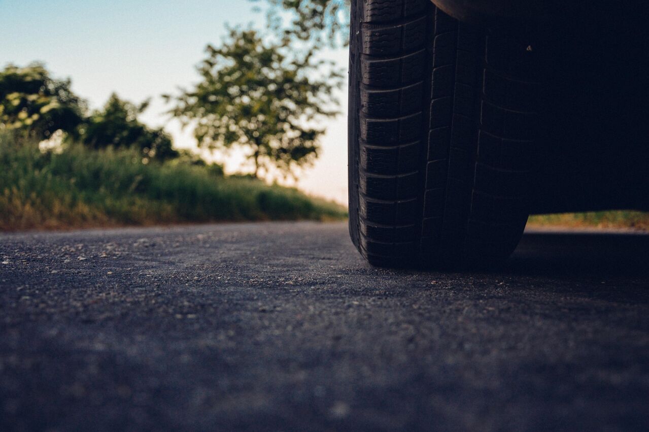 Autobahn bei Hitze: Vorsicht vor Blow-ups, Schlaglöchern und Spurrinnen