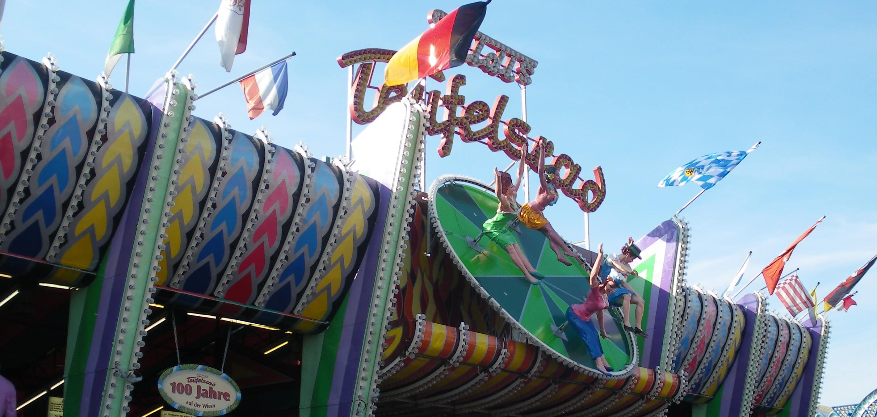 Wiesn: Teufelsrad-Figuren nach Kritik der Stadt München übermalt